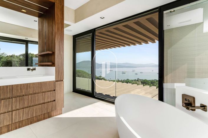 Image No.11-6 Bed House for sale