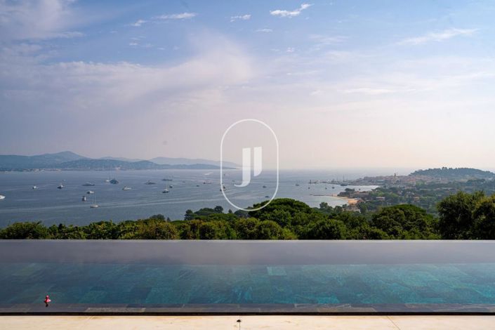 Image No.15-6 Bed House for sale