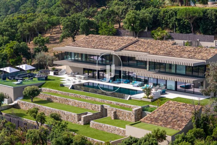 Image No.2-6 Bed House for sale