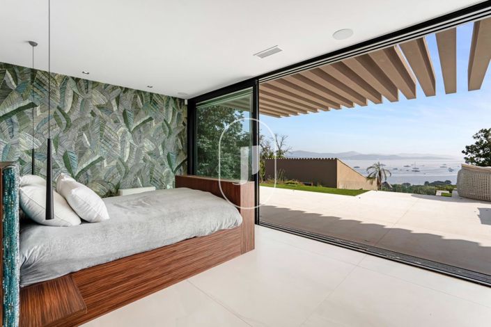 Image No.9-6 Bed House for sale