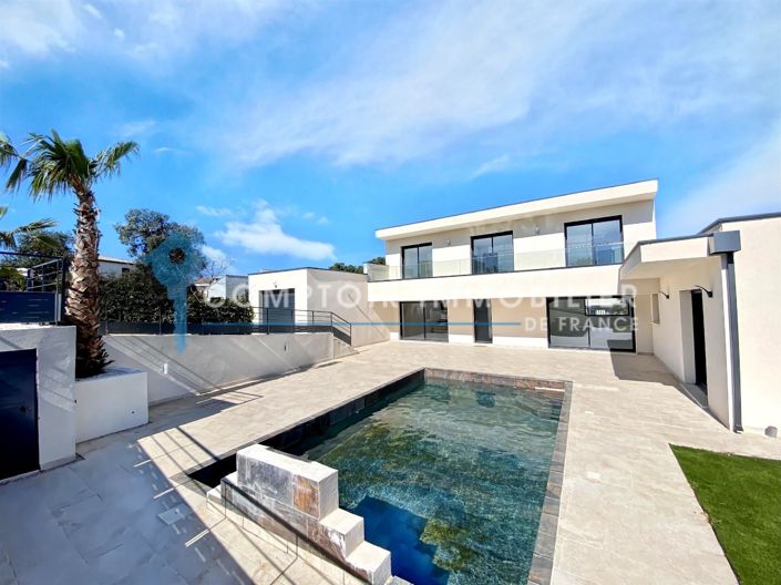 Image No.1-4 Bed House for sale