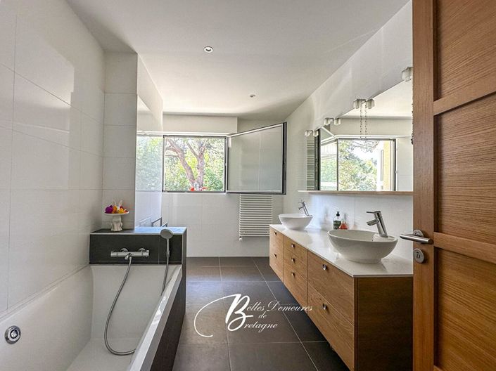 Image No.13-6 Bed House for sale