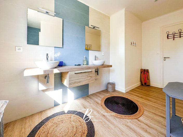 Image No.19-6 Bed House for sale