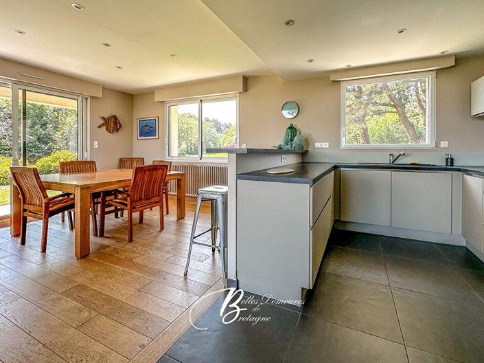 Image No.8-6 Bed House for sale