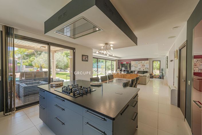 Image No.4-Propriété de 4 chambres à vendre à Saint-Raphael