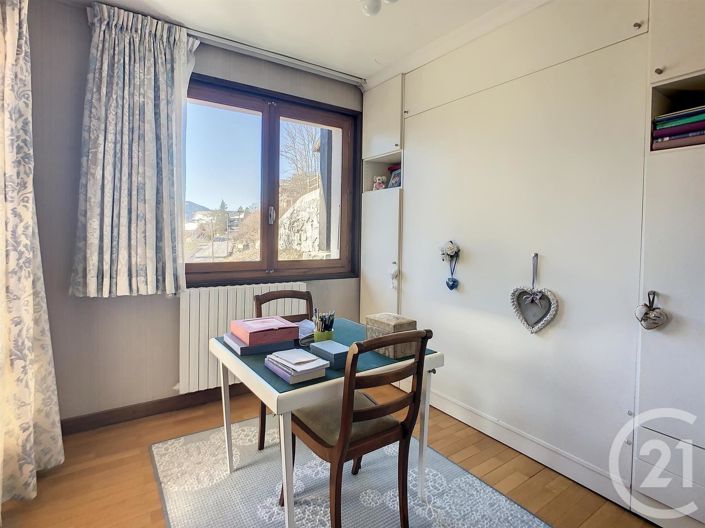 Image No.18-4 Bed House for sale