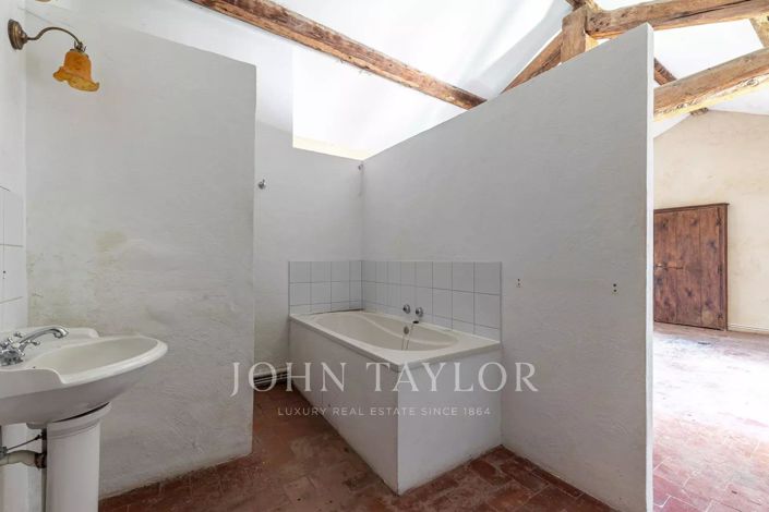 Image No.12-11 Bed House for sale