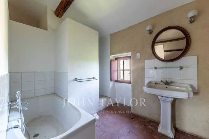 Image No.21-11 Bed House for sale