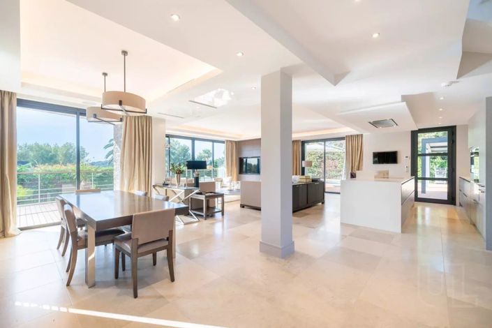 Image No.3-5 Bed House for sale