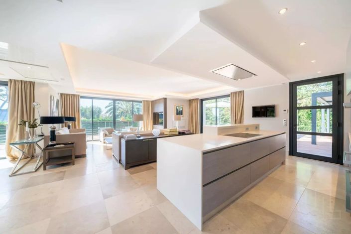 Image No.7-5 Bed House for sale