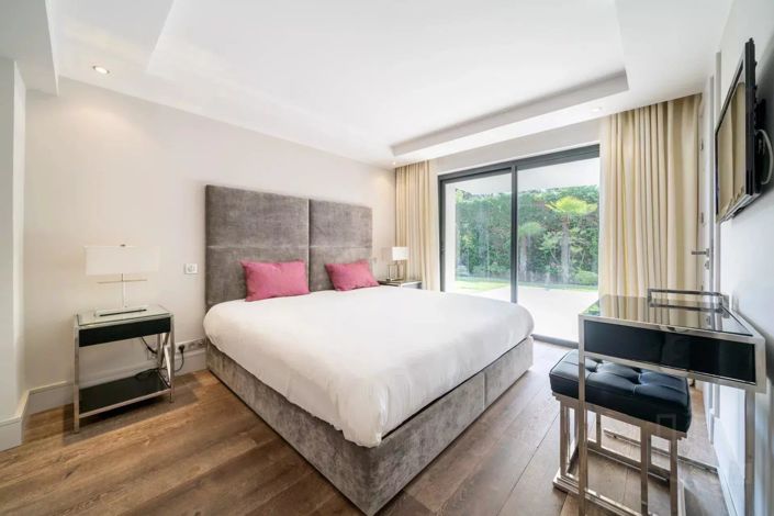 Image No.8-5 Bed House for sale