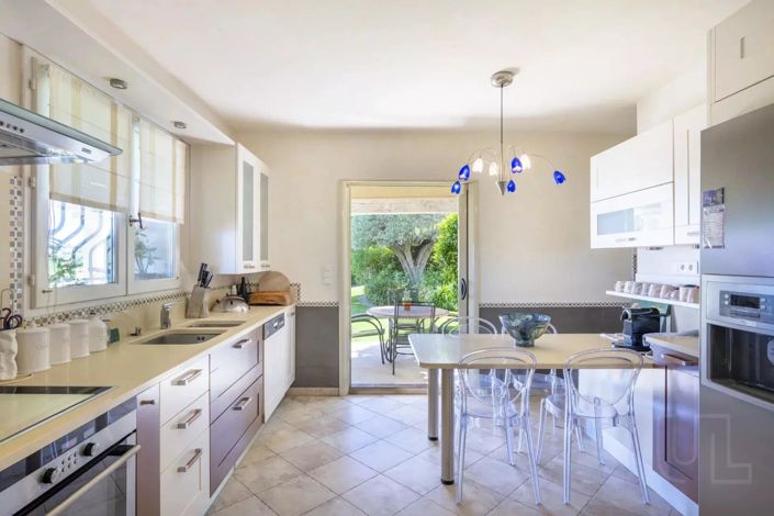 Image No.7-4 Bed House for sale