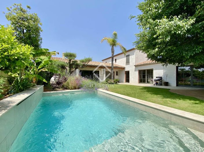 Image No.1-5 Bed House for sale