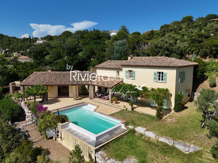 Image No.1-4 Bed House for sale