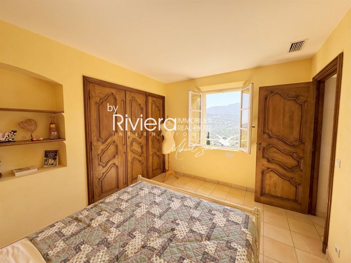 Image No.24-4 Bed House for sale