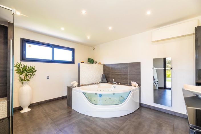 Image No.13-4 Bed House for sale