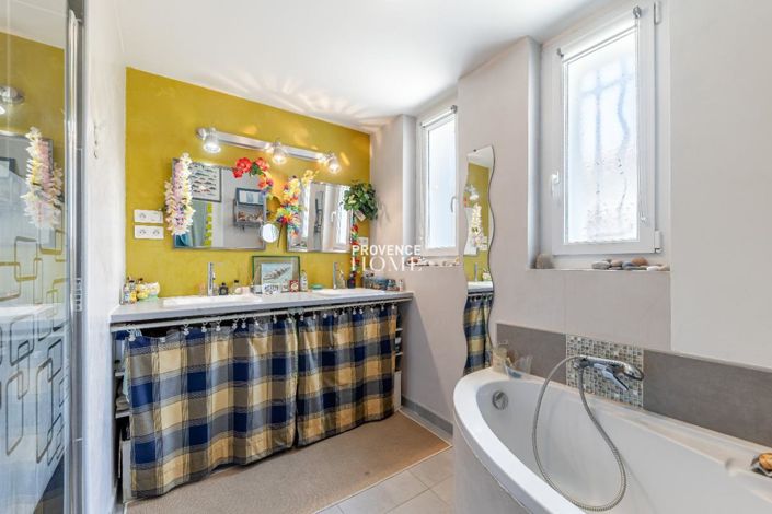 Image No.17-5 Bed House for sale