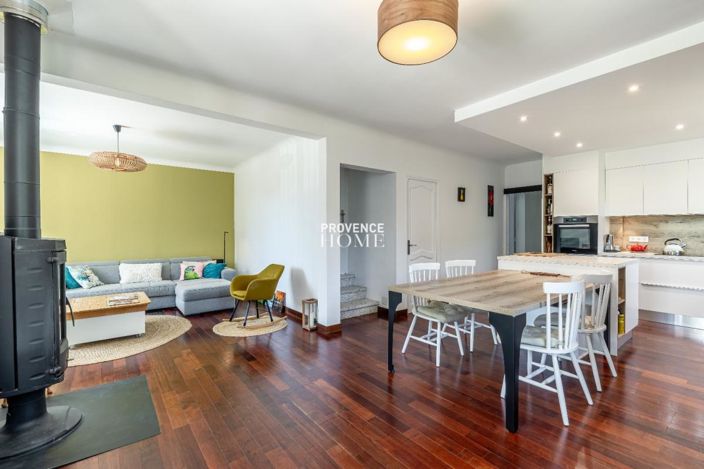 Image No.5-5 Bed House for sale