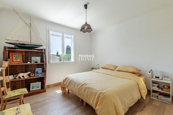 Image No.8-5 Bed House for sale