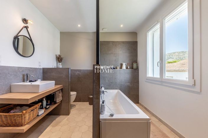 Image No.9-5 Bed House for sale