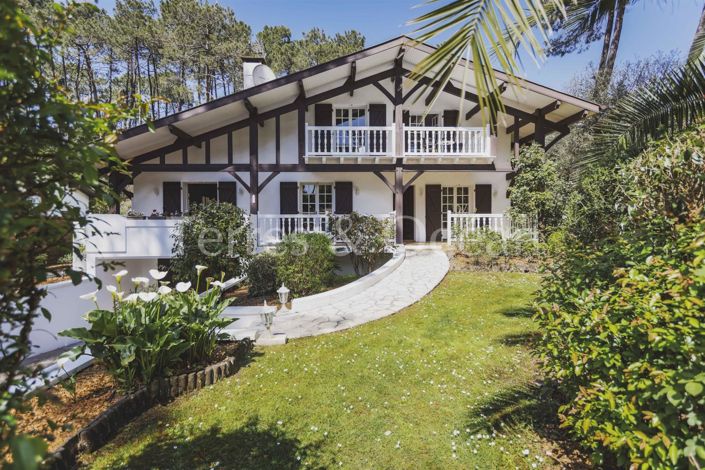 Image No.3-5 Bed House for sale