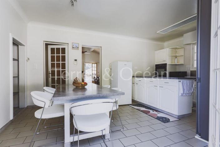 Image No.8-5 Bed House for sale