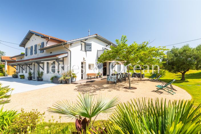 Image No.1-7 Bed House for sale