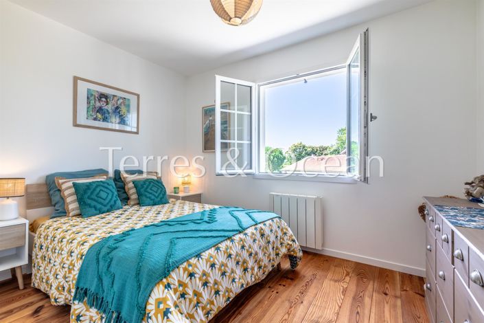 Image No.12-7 Bed House for sale