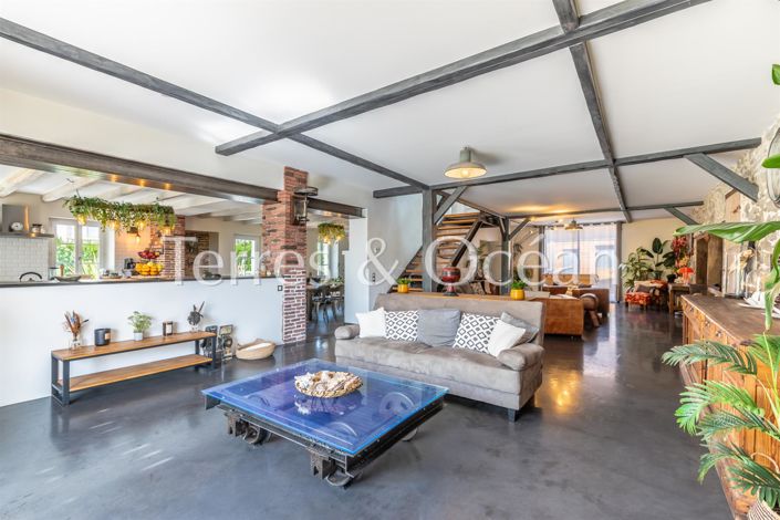 Image No.7-7 Bed House for sale