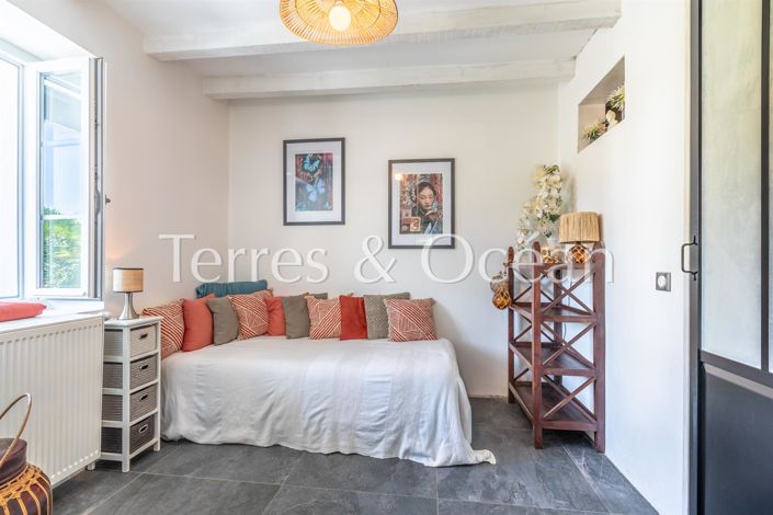 Image No.8-7 Bed House for sale