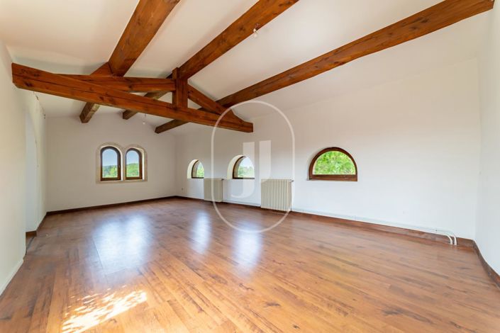 Image No.5-6 Bed House for sale