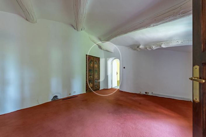 Image No.9-6 Bed House for sale