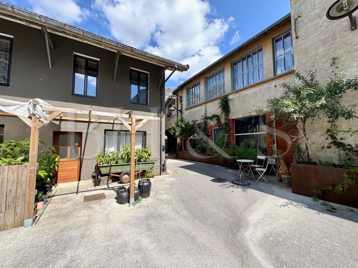 Image No.2-8 Bed Property for sale