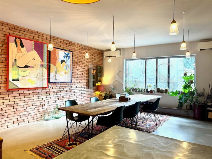 Image No.4-8 Bed Property for sale