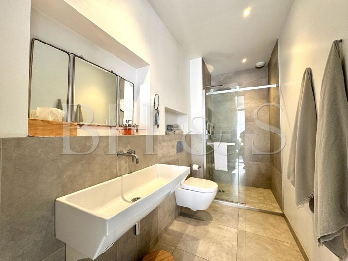 Image No.8-8 Bed Property for sale