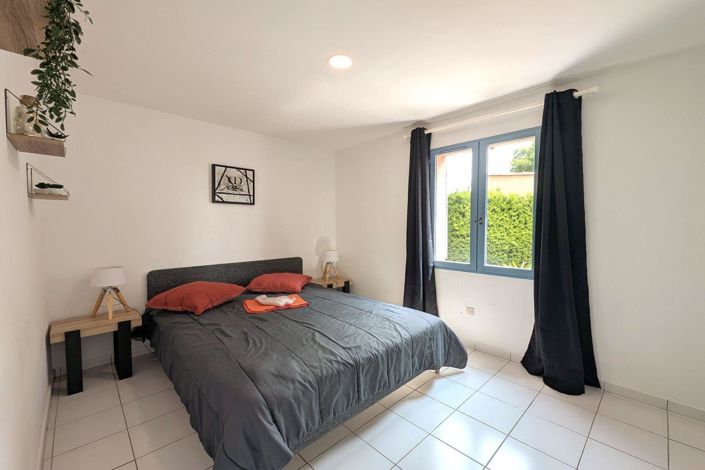 Image No.12-4 Bed House for sale