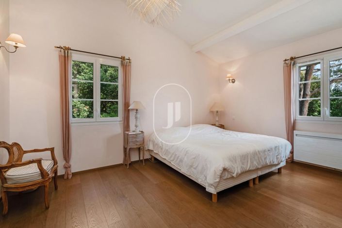 Image No.12-4 Bed House for sale