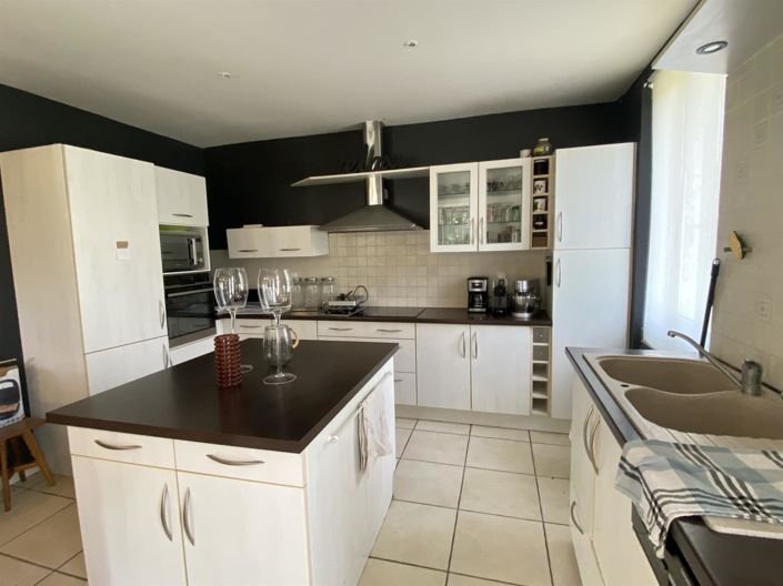 Image No.9-4 Bed House for sale