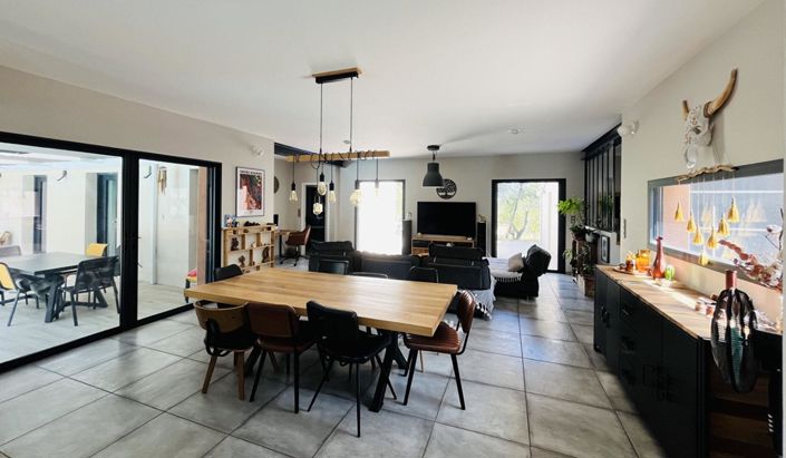 Image No.11-5 Bed House for sale