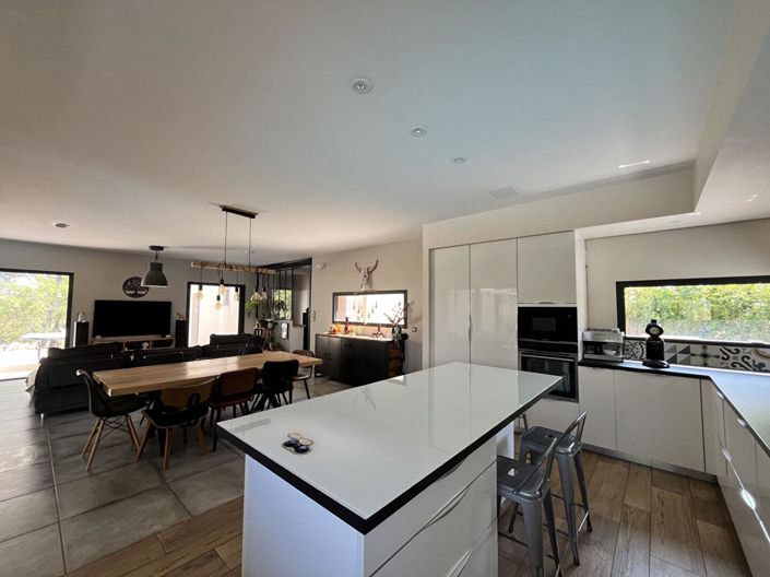 Image No.4-5 Bed House for sale