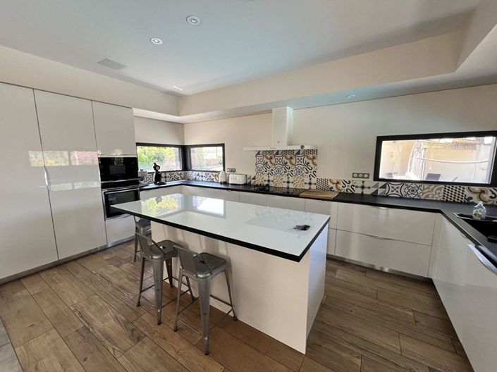 Image No.5-5 Bed House for sale