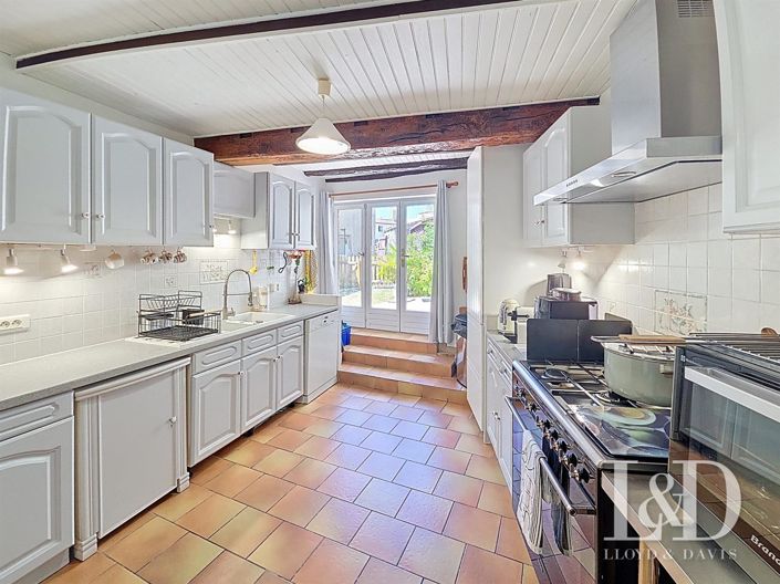 Image No.17-8 Bed House for sale