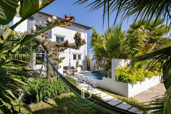 Image No.1-4 Bed House for sale