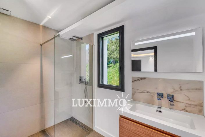 Image No.11-5 Bed House for sale