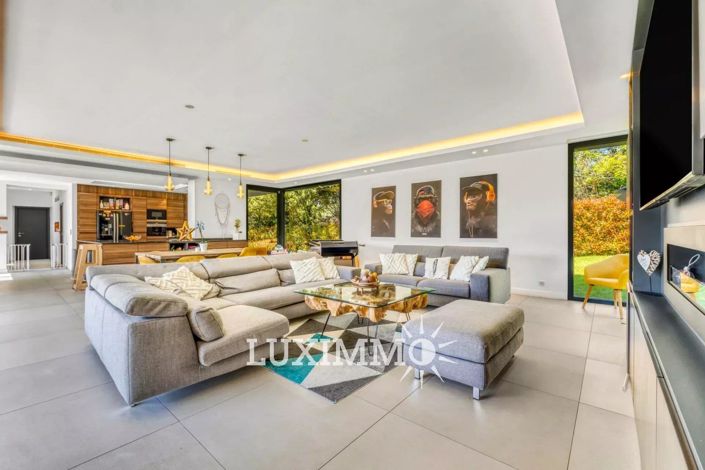 Image No.4-5 Bed House for sale