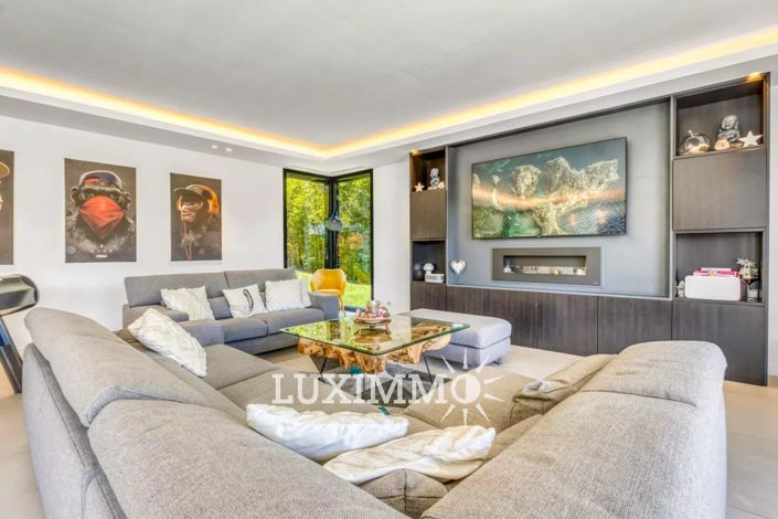 Image No.6-5 Bed House for sale