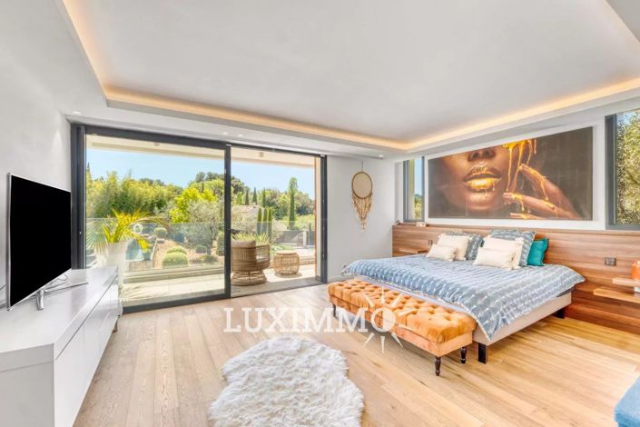 Image No.9-5 Bed House for sale