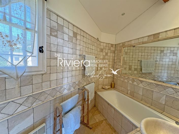 Image No.17-5 Bed House for sale