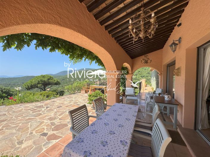 Image No.8-5 Bed House for sale