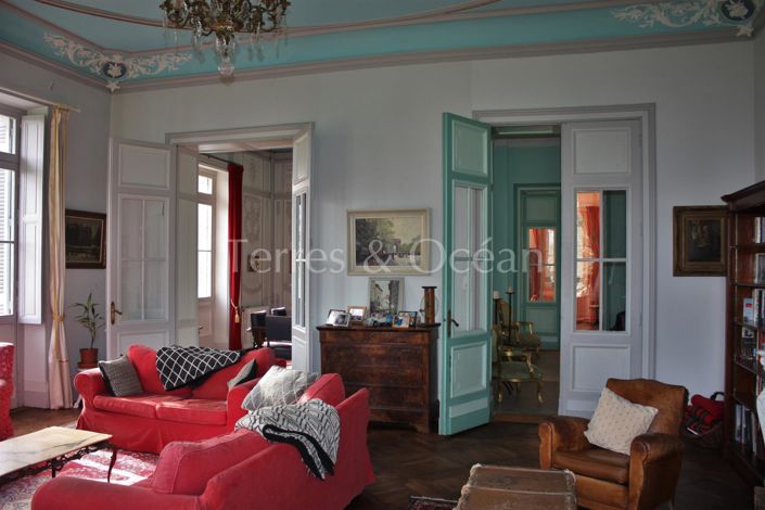 Image No.12-15 Bed Property for sale